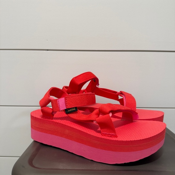 Teva Flatform Sandal sz 7 - Picture 1 of 4
